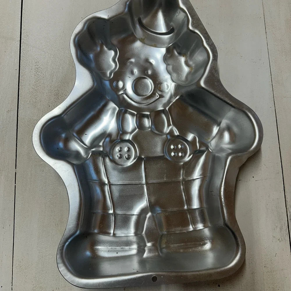 Wilton Silver Cake Pan